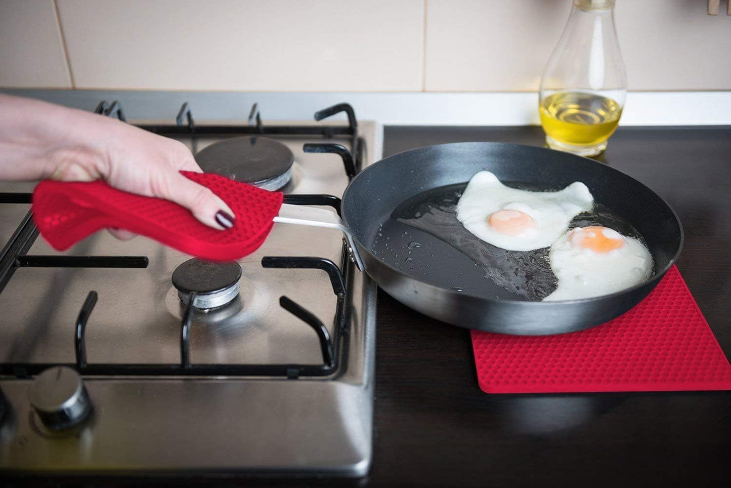 Silicone Pot Holders and Trivet Mats Heat Resistant to 440°F to Protect Your Table and Countertop Contains 4 Pieces 2 round and 2 Squared